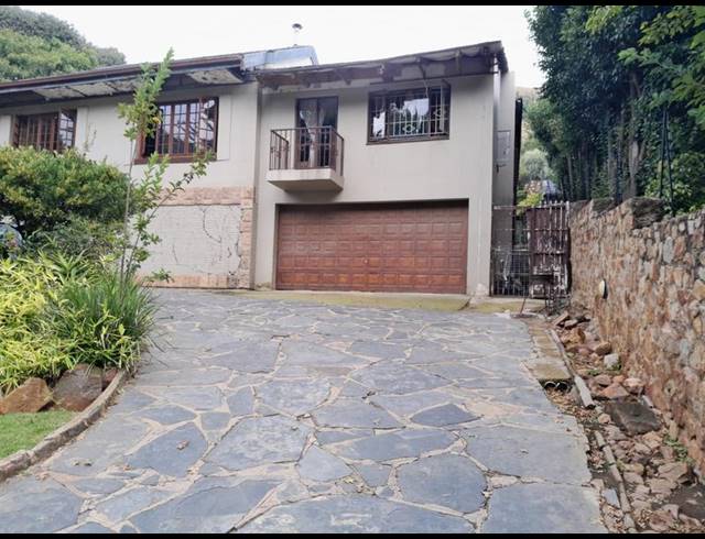 5 BEDROOM HOUSE FOR SALE IN CYRILDENE